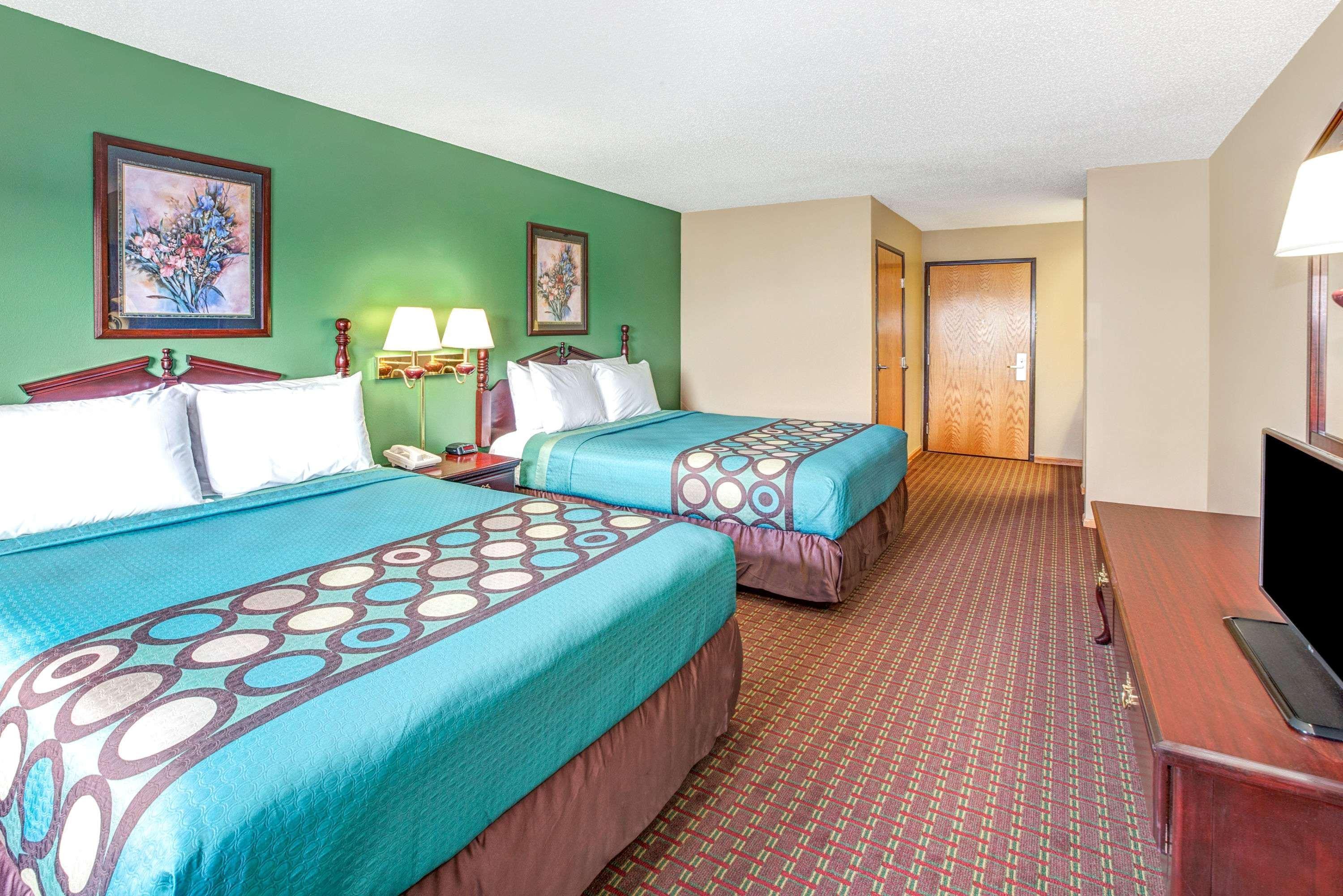 Super 8 By Wyndham Mchenry Fox Lake Area Zewnętrze zdjęcie
