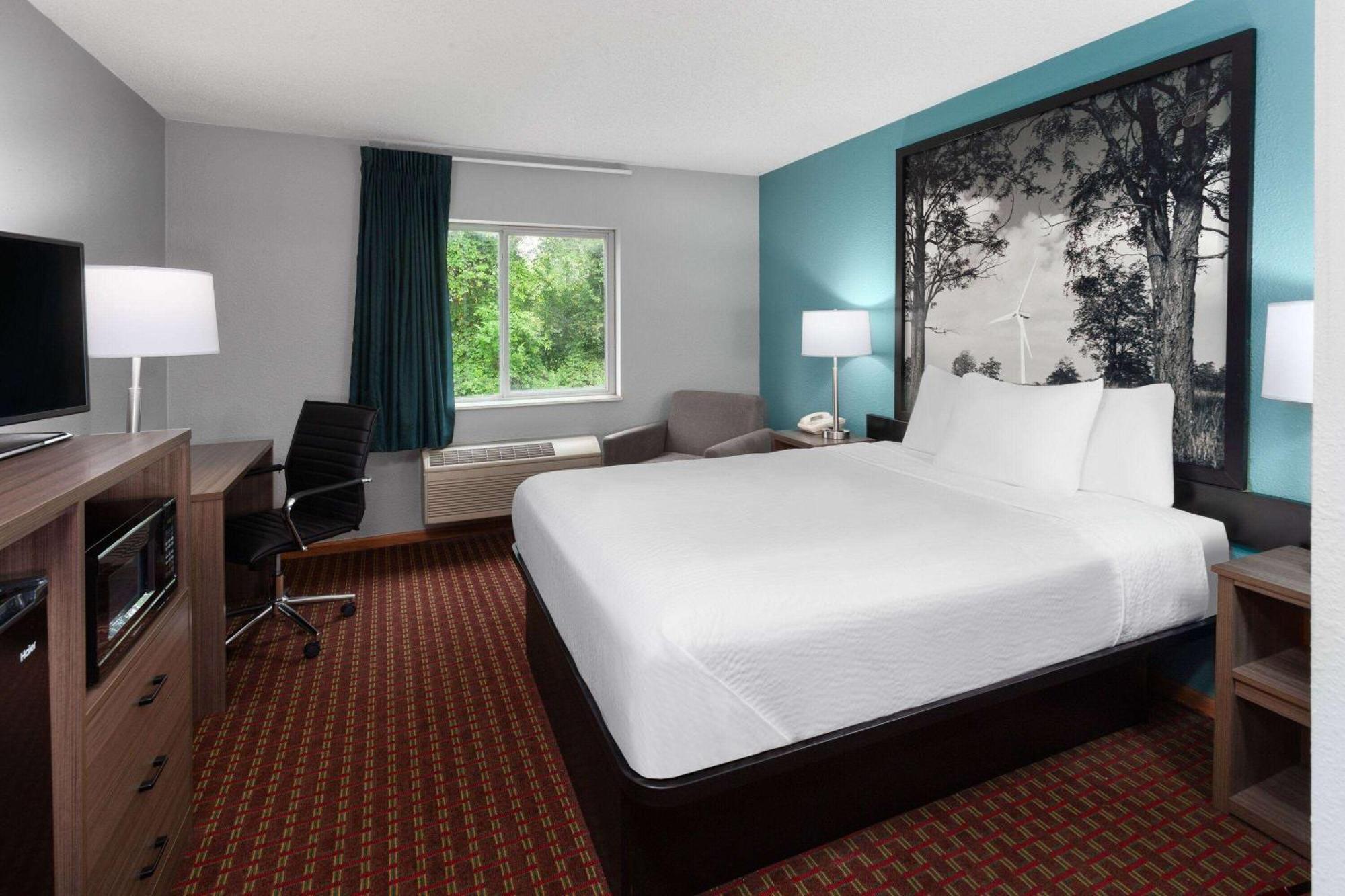 Super 8 By Wyndham Mchenry Fox Lake Area Zewnętrze zdjęcie