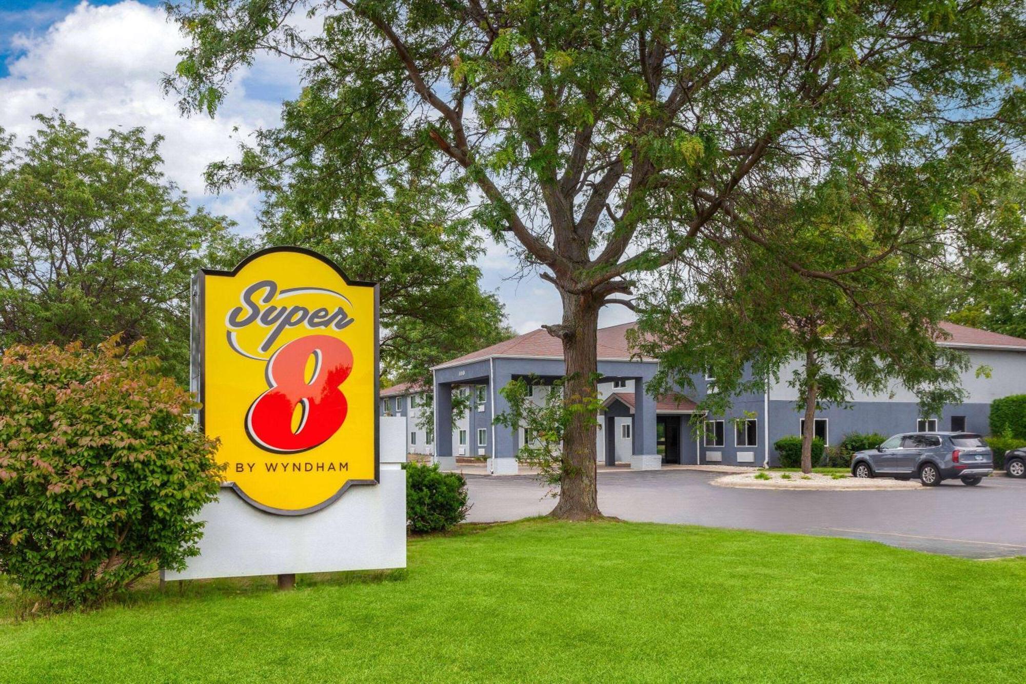 Super 8 By Wyndham Mchenry Fox Lake Area Zewnętrze zdjęcie