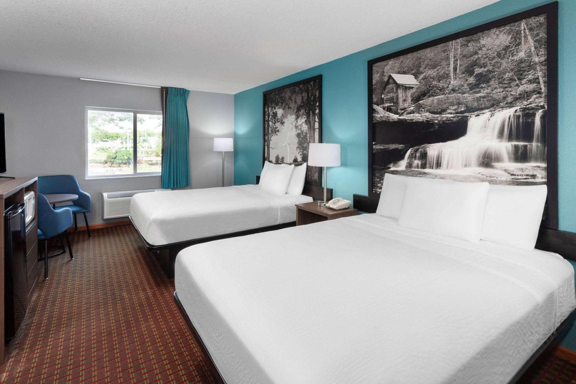 Super 8 By Wyndham Mchenry Fox Lake Area Zewnętrze zdjęcie